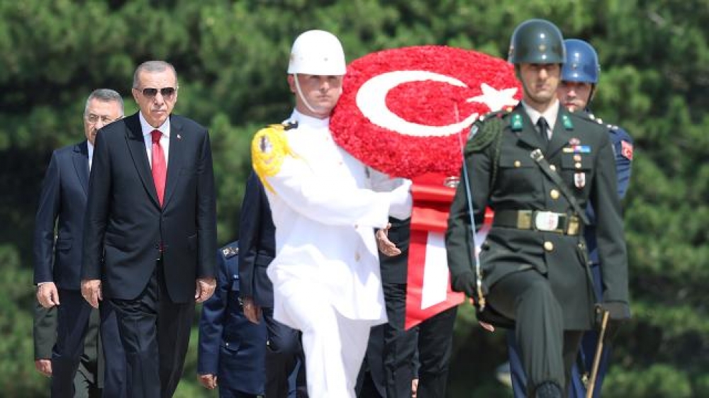Ərdoğan Anıtqəbri ziyarət edib