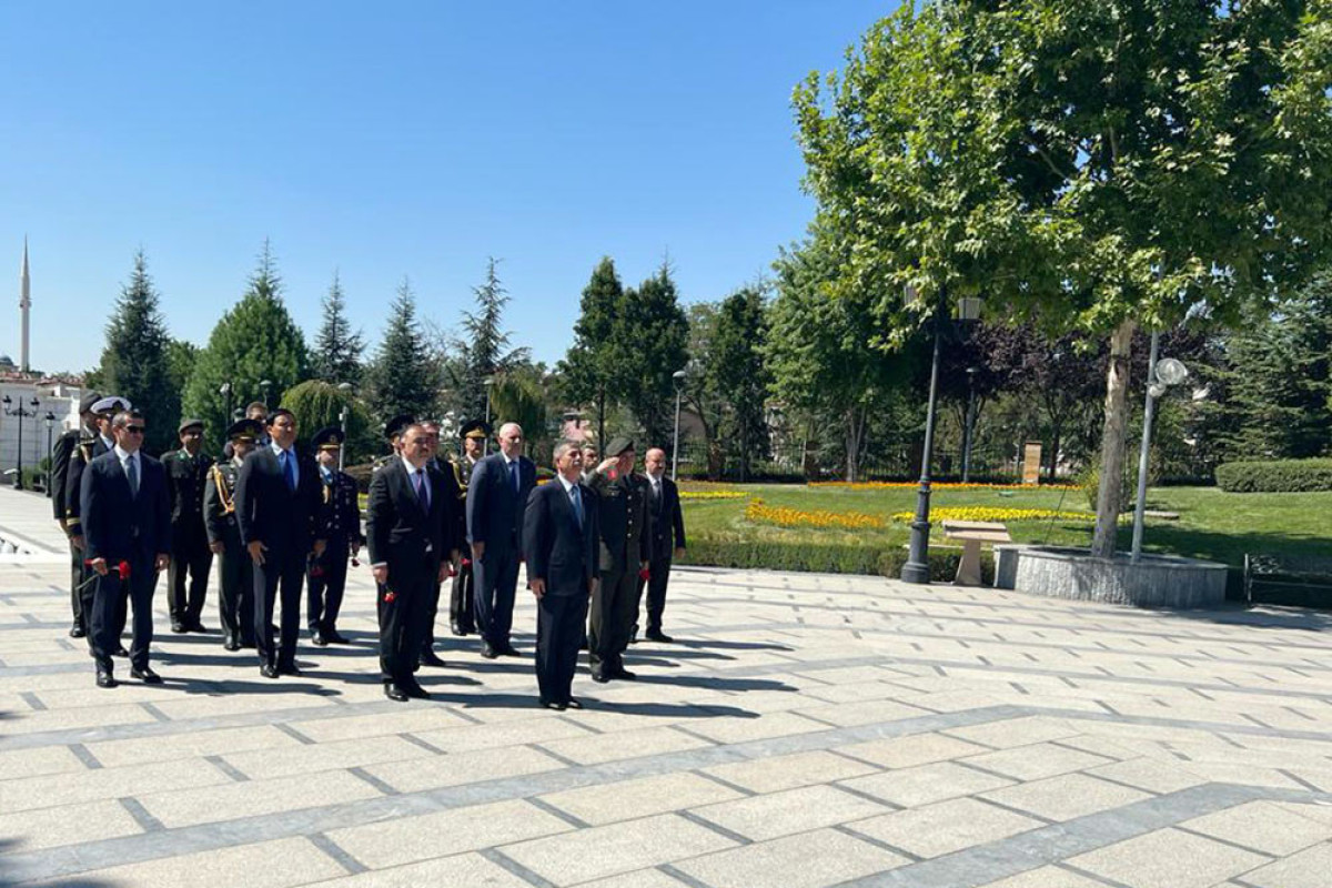 Nazir Ankarada Heydər Əliyev Parkını ziyarət edib