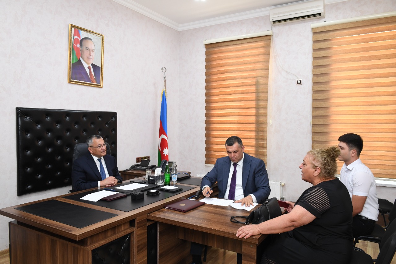 Dövlət Komitəsinin sədri vətəndaşları qəbul etdi