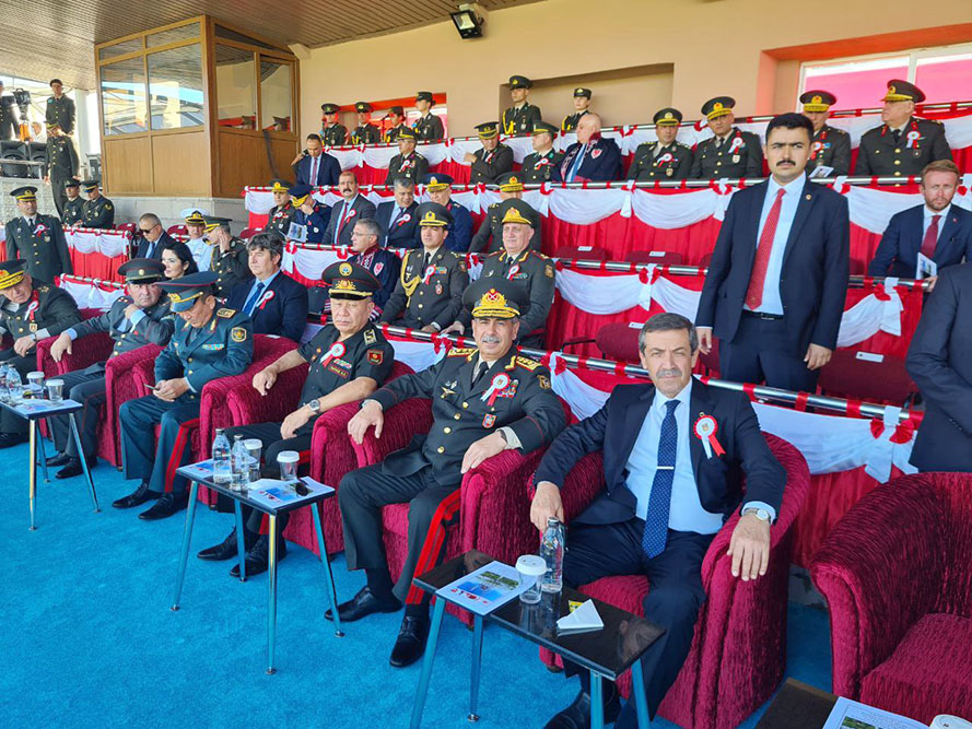 Zakir Həsənov hərbi məktəbin buraxılış mərasimində 