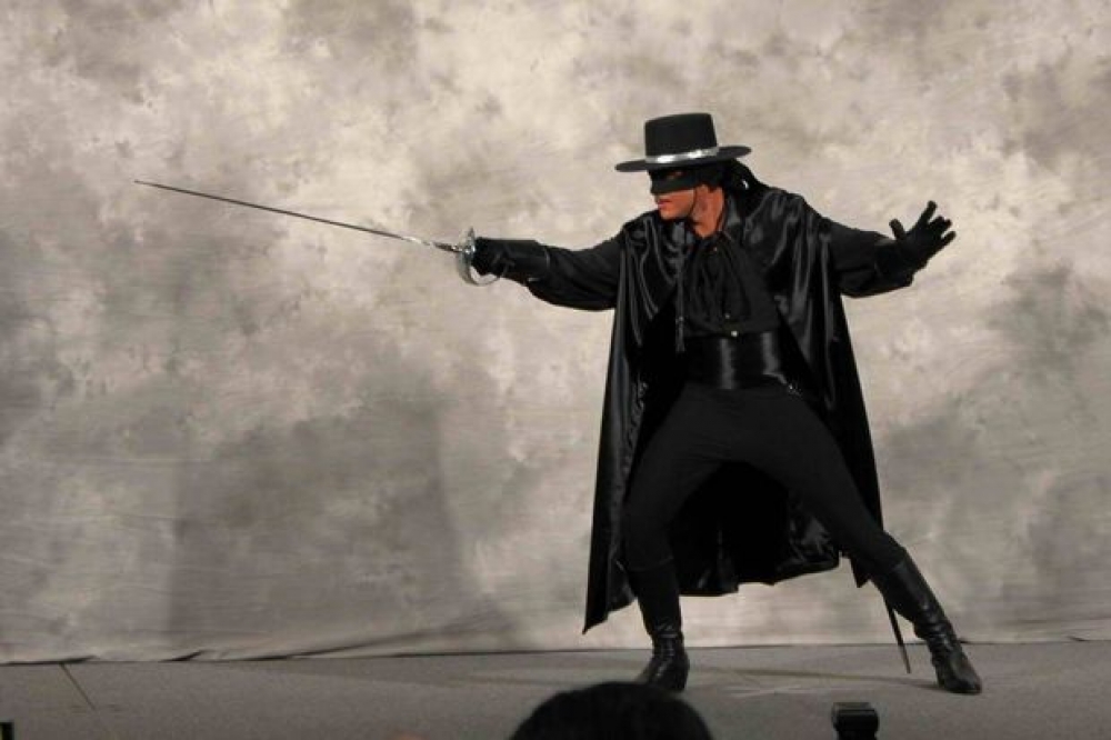 “Zorro” haqqında serial çəkilir
