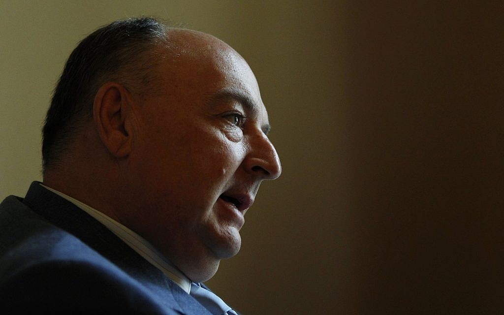 Rus milyarderin 11 villasına həbs qoyuldu