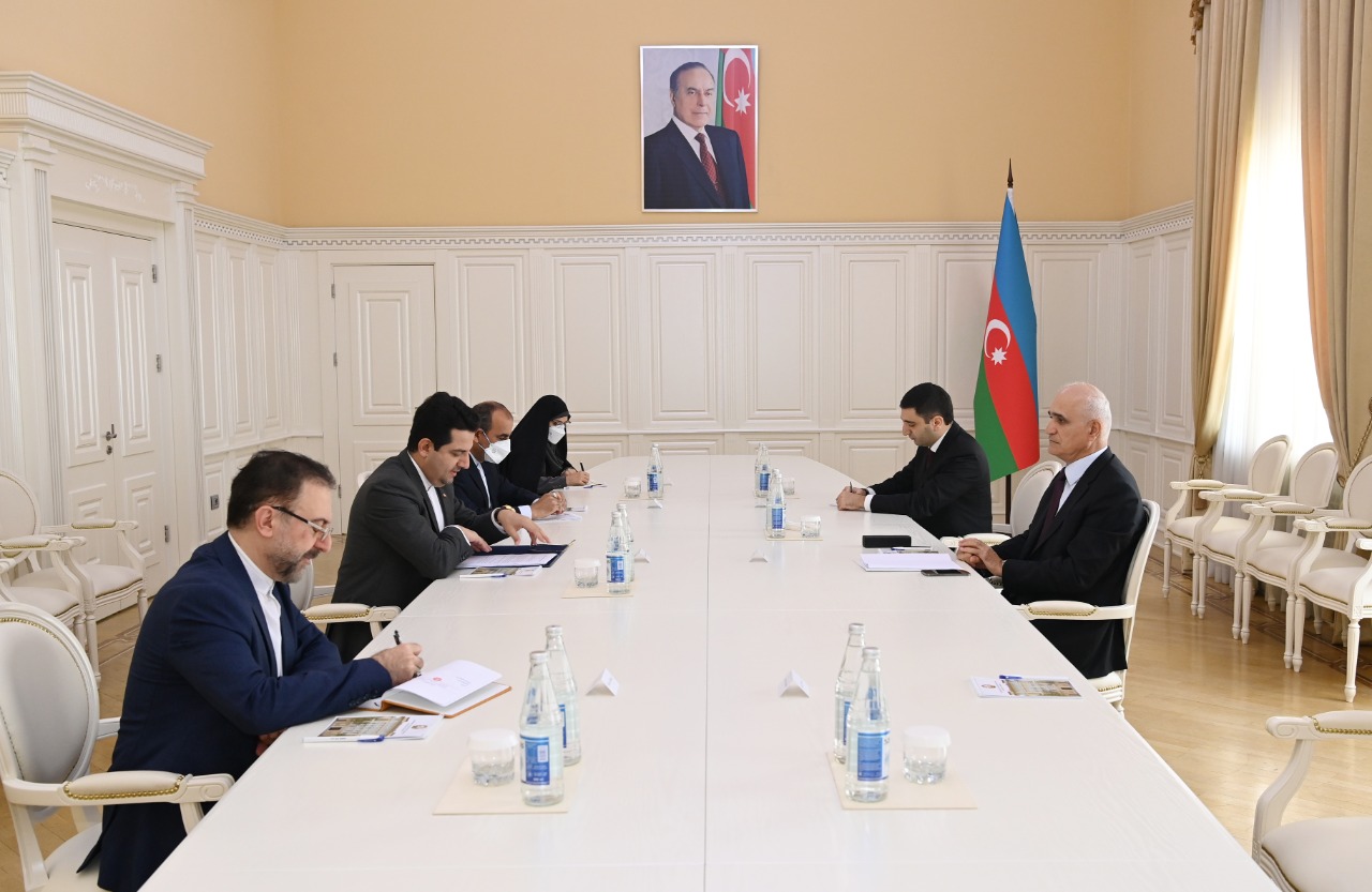 Şahin Mustafayev iranlı səfirlə görüşdü