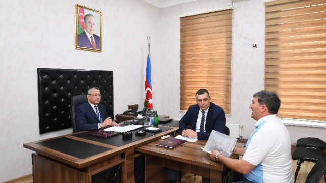 Rövşən Rzayev vətəndaşları qəbul etdi - FOTOLAR