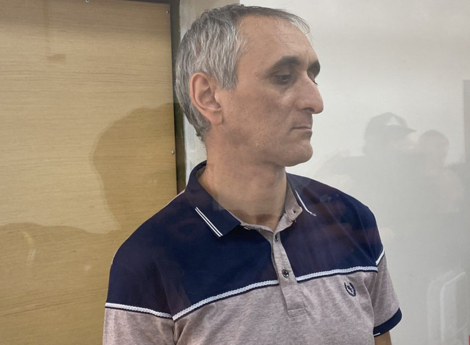 “İlkin müstəntiqin yanında çılpaq şəkillərə necə baxıb?” - MƏHKƏMƏ