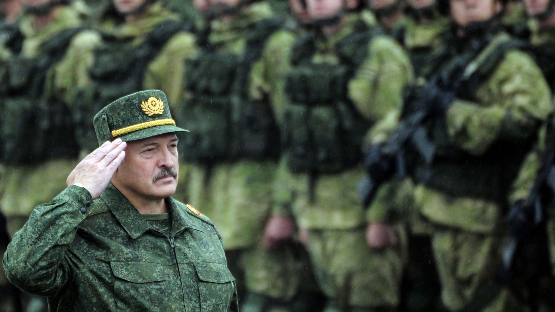 Putin təzyiq göstərsə də, Lukaşenko müharibə istəmir