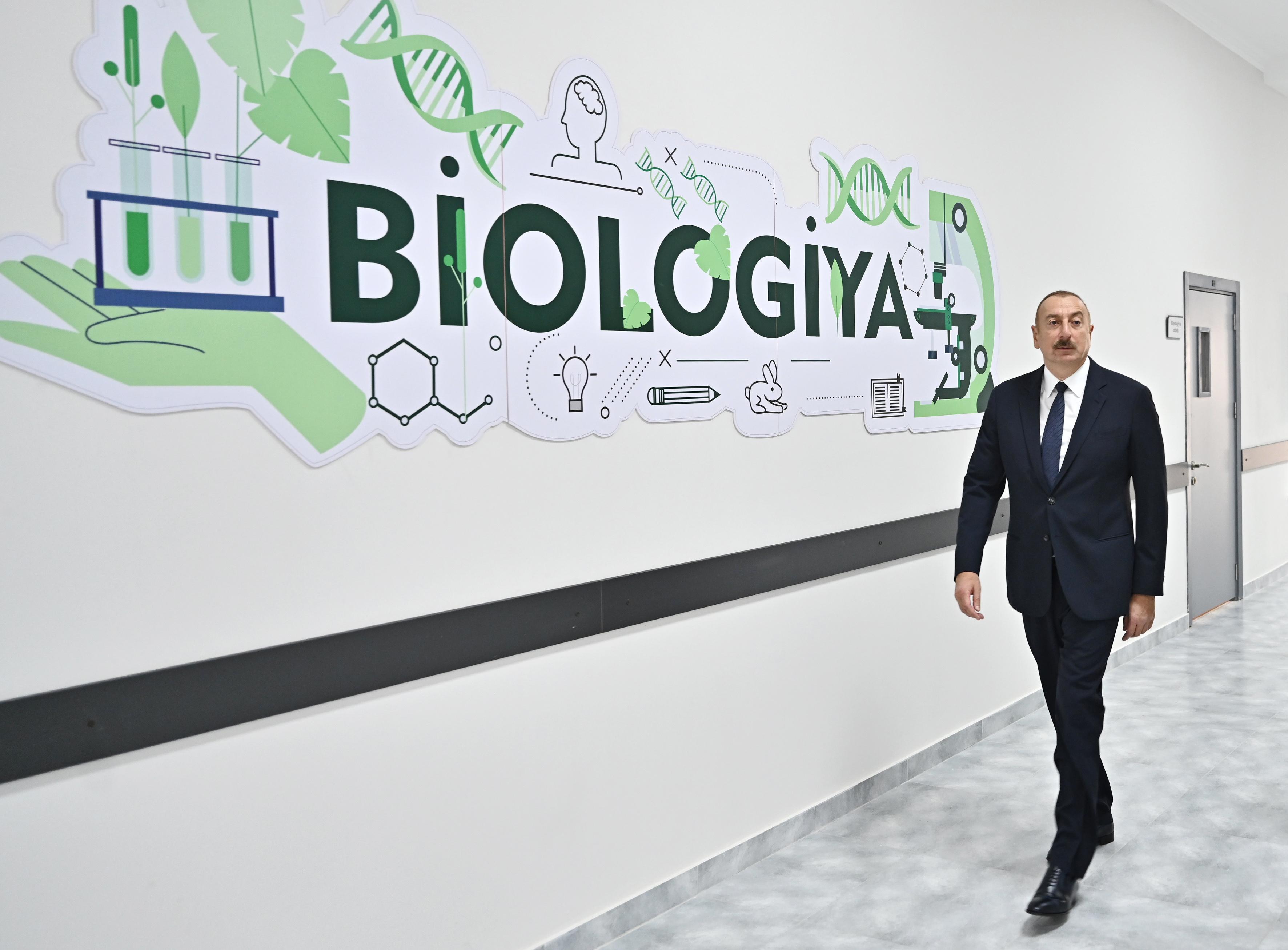 Prezident yeni inşa edilən məktəb kompleksində - FOTO