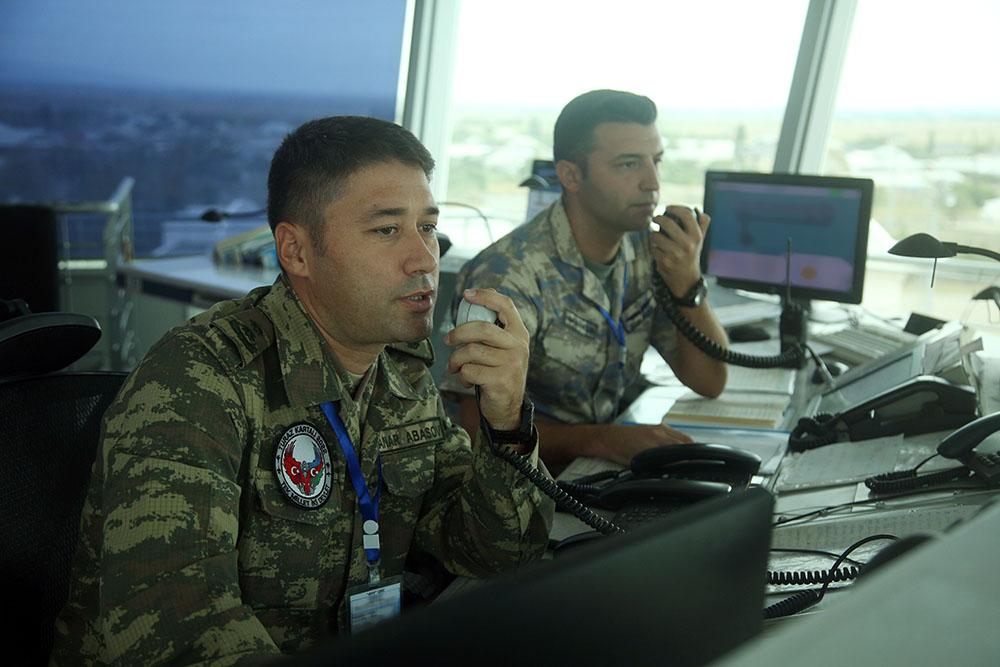 Hərbi pilotlar döyüş tapşırıqlarını icra etdilər - VİDEO