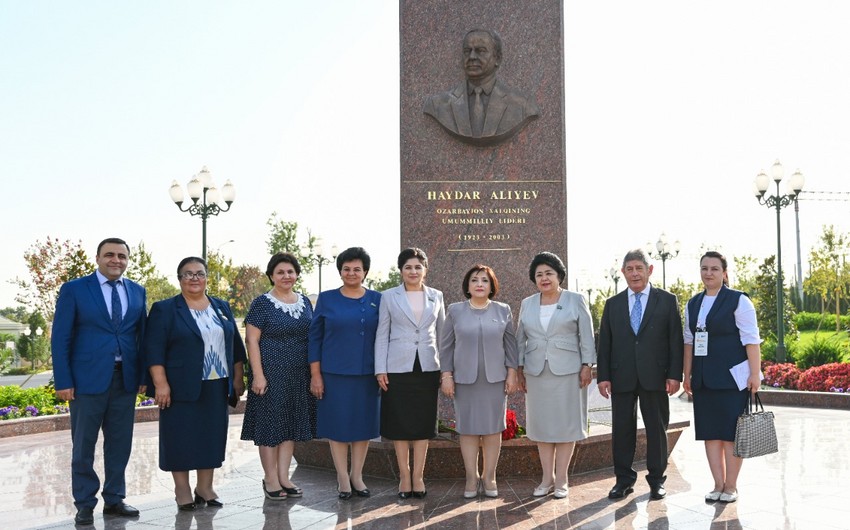 Parlament nümayəndə heyəti Daşkənddəki Heydər Əliyev Meydanında