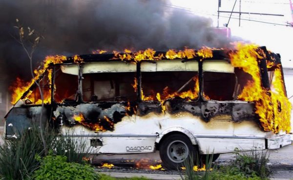 Meksikada faciə: Avtobus sərnişinlərlə birgə yandı 