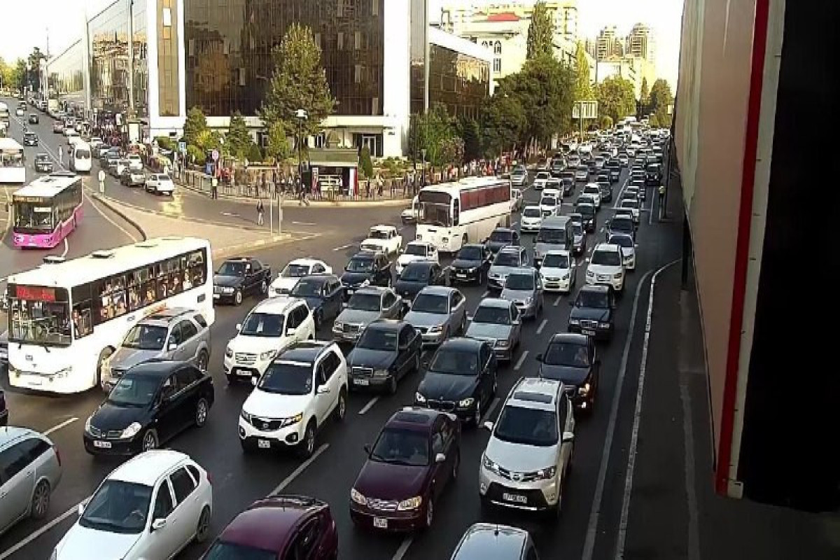 Bakıda tıxac olan YOLLAR