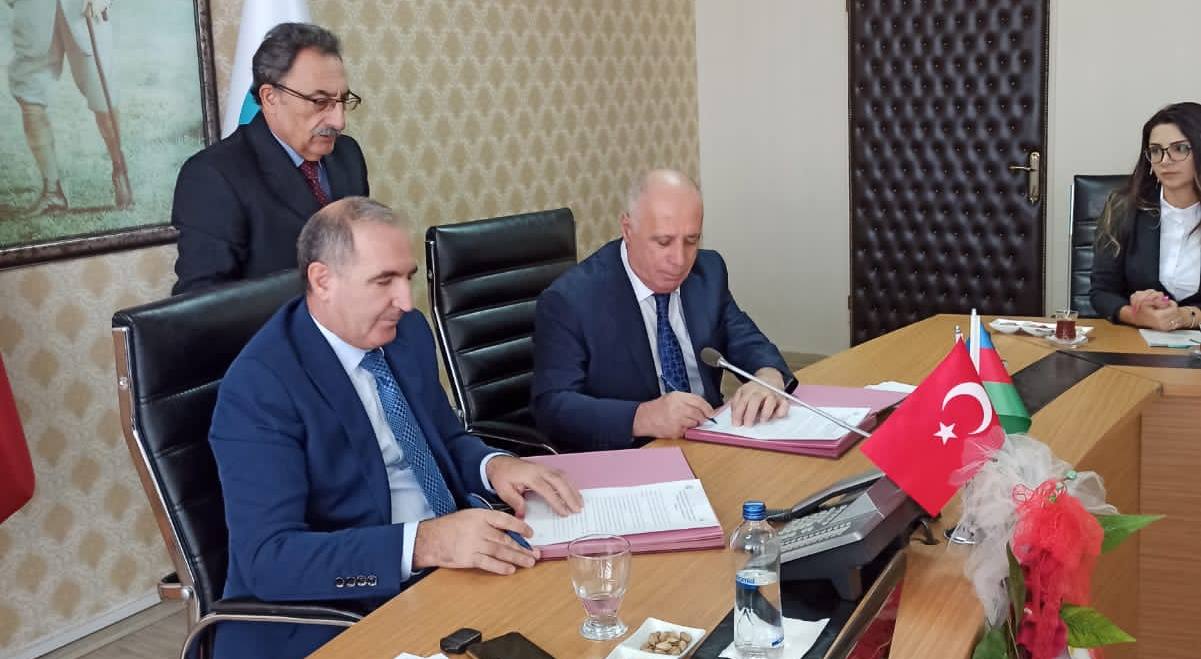 Universitetlər arasında əməkdaşlıq protokolu İMZALANIB