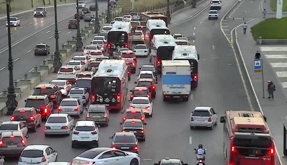 Bu marşrut xətləri üzrə avtobuslar gecikir
