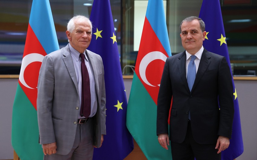 Borrel Ceyhun Bayramova zəng edib