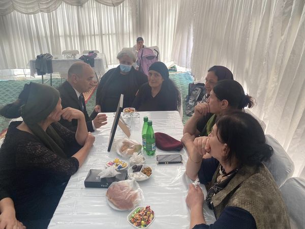Deputat şəhid leytenantın ailəsinə baş çəkdi