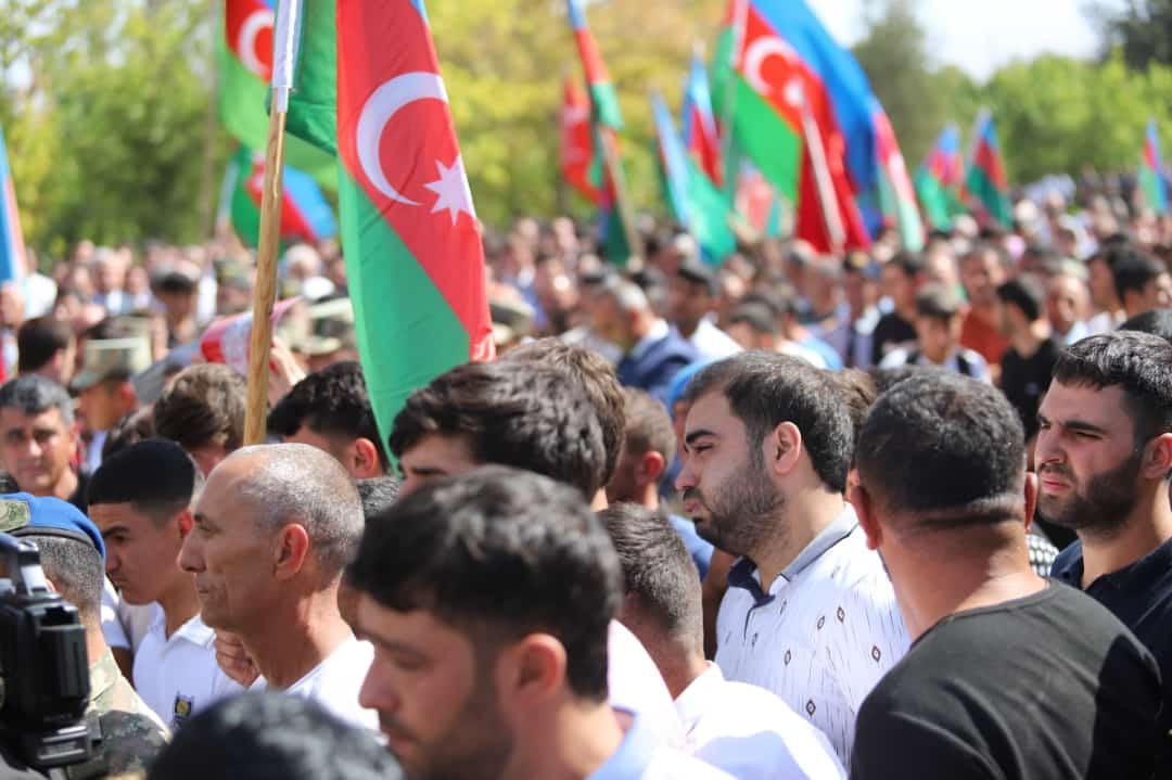 Şəhid baş leytenantın son mənzili - FOTO