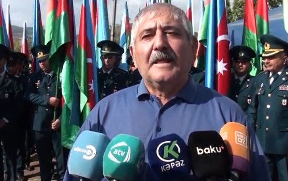 Şəhid atası oğlunun toyunda deyilən şeiri dəfnində oxudu - VİDEO