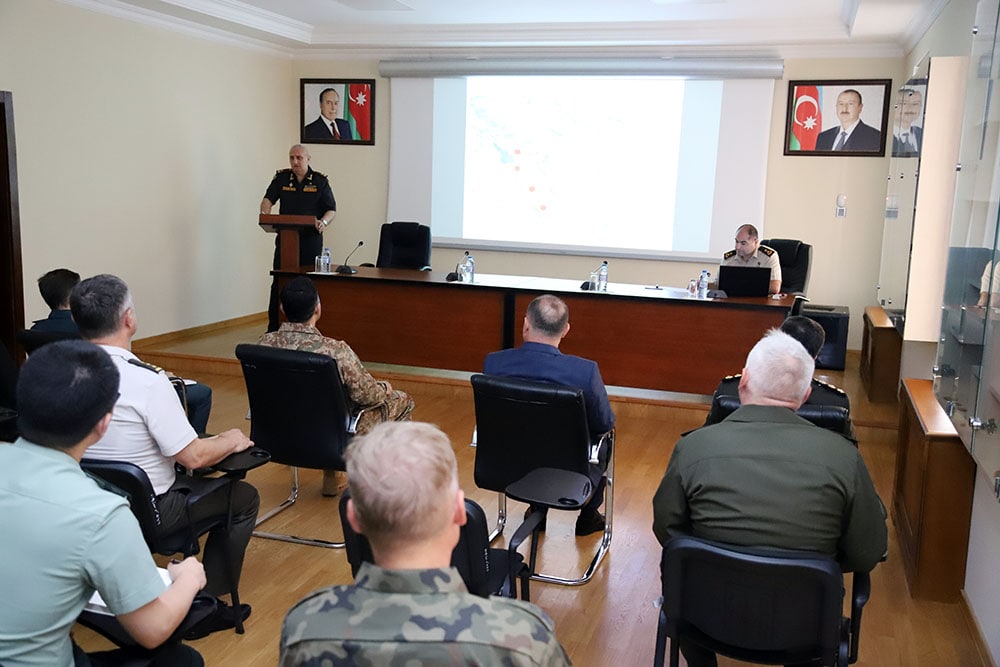 Hərbi attaşelər üçün brifinq keçirildi 