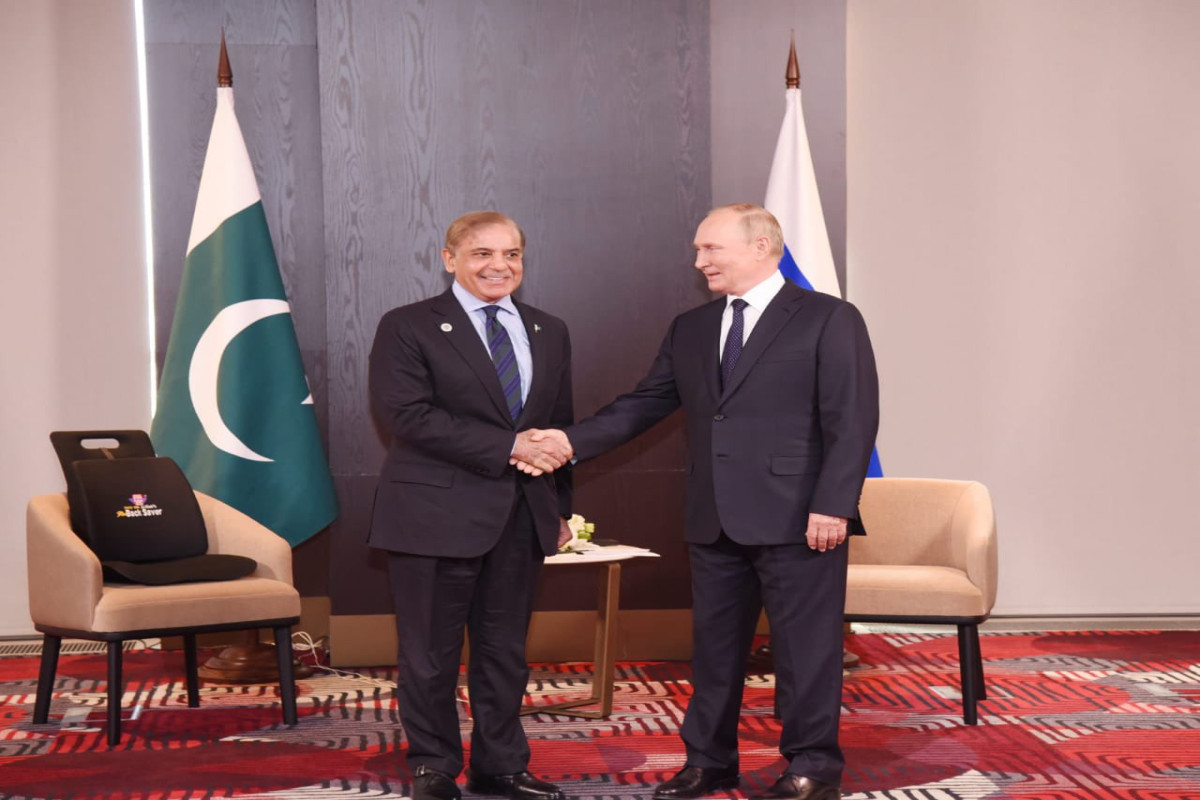 Pakistan Baş naziri Putinlə görüşdü
