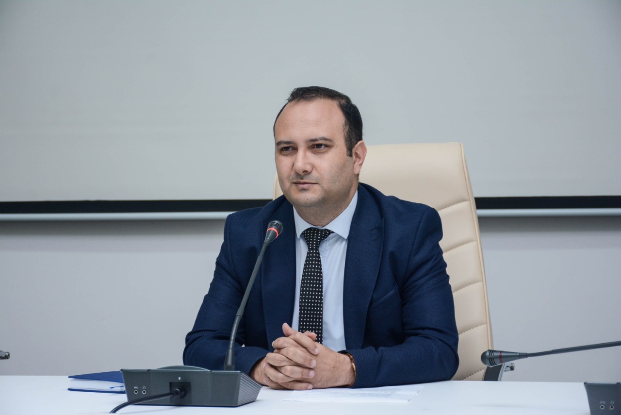 İlahiyyat İnstitutunun rektoru: “Belə şüarlar dinə xidmət deyil”
