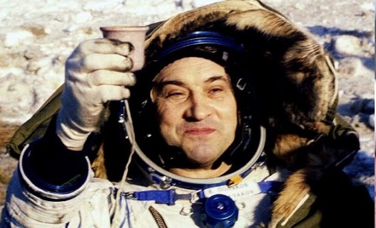 Dünya rekordu vuran sovet kosmonavtı ÖLDÜ