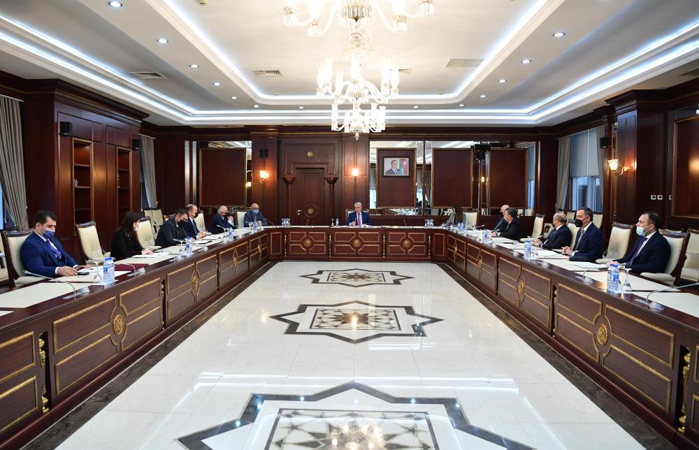 Parlamentdə komitə iclası keçirilir