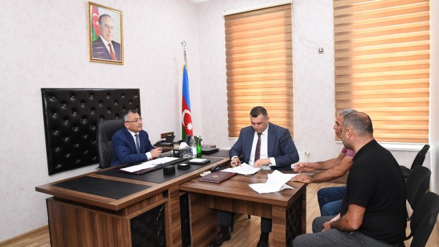 Rövşən Rzayev vətəndaşları qəbul etdi - FOTOLAR