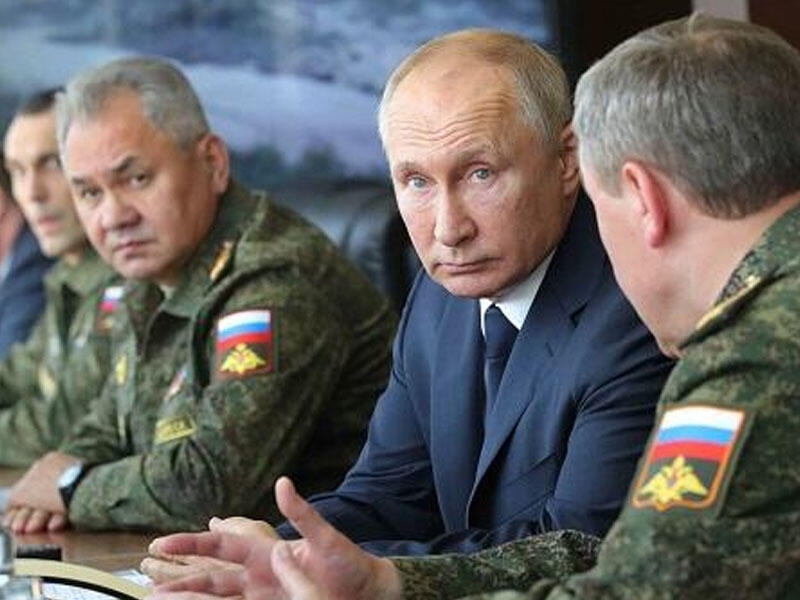 Putin səfərbər edəcəyi hərbçilərə yüksək maaş verəcək