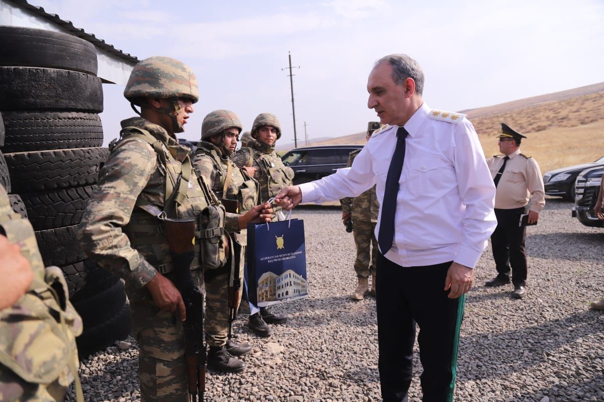 Baş prokuror Qarabağdakı hərbi hissələrə getdi - FOTOLAR