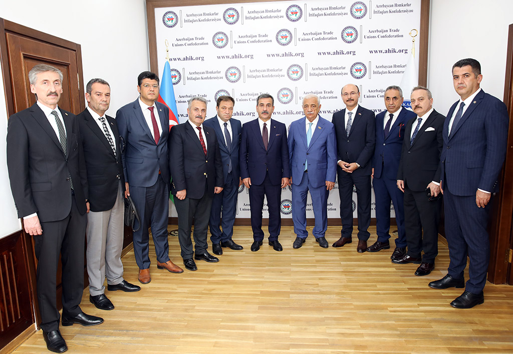 Öndər Kahveçi Azərbaycanda səfərdədir