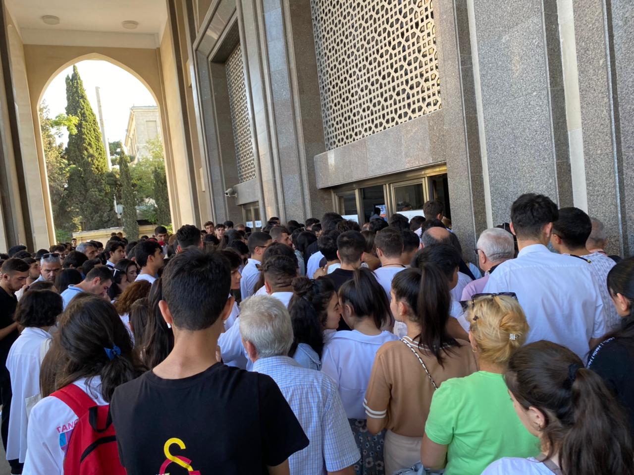 “Nə avtobusa minmək olur, nə metroya” - Deputat da şikayətçidir