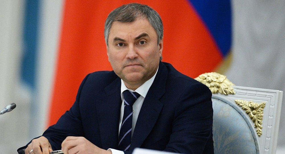 Volodin Fəxri xiyabanı və Şəhidlər xiyabanını ziyarət edib