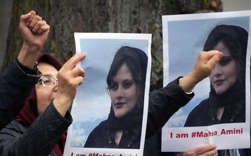 İranda qadınlara qarşı hicab qətliamı - FOTOLAR