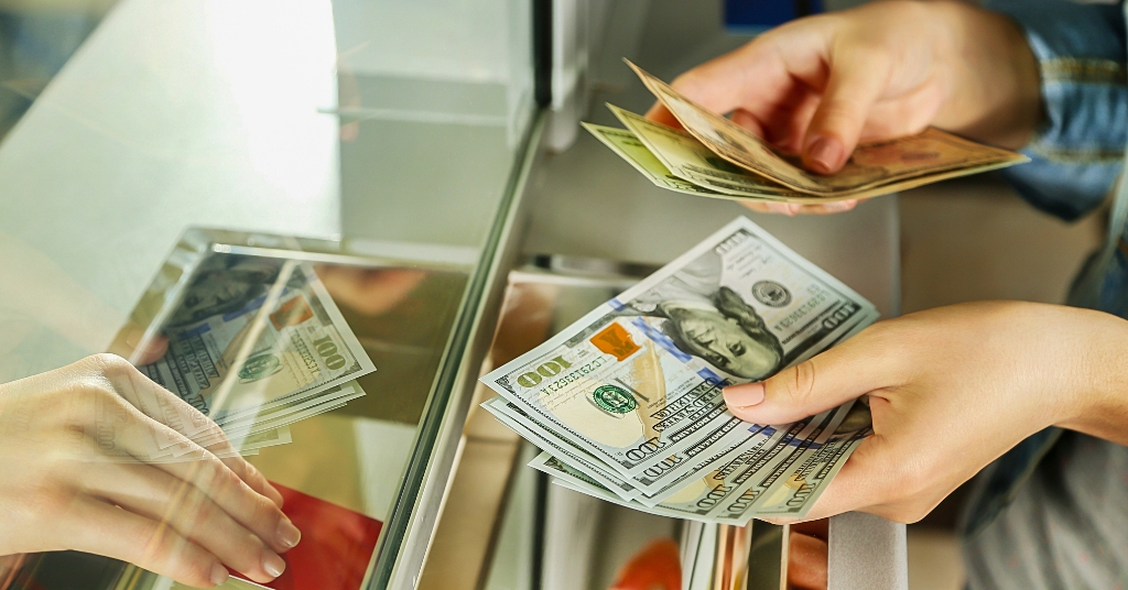 Dollar almaq istəyənlərin DİQQƏTİNƏ!
