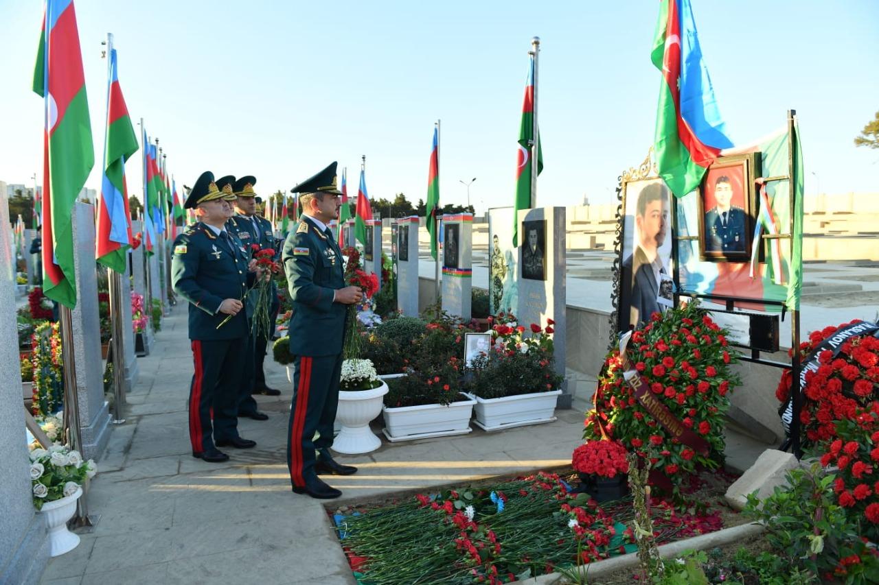 Elçin Quliyev Şəhidlər xiyabanını ziyarət edib - FOTOLAR