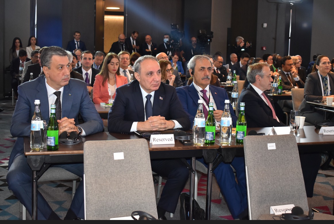 Kamran Əliyev Tbilisidə baş prokurorlarla görüşüb