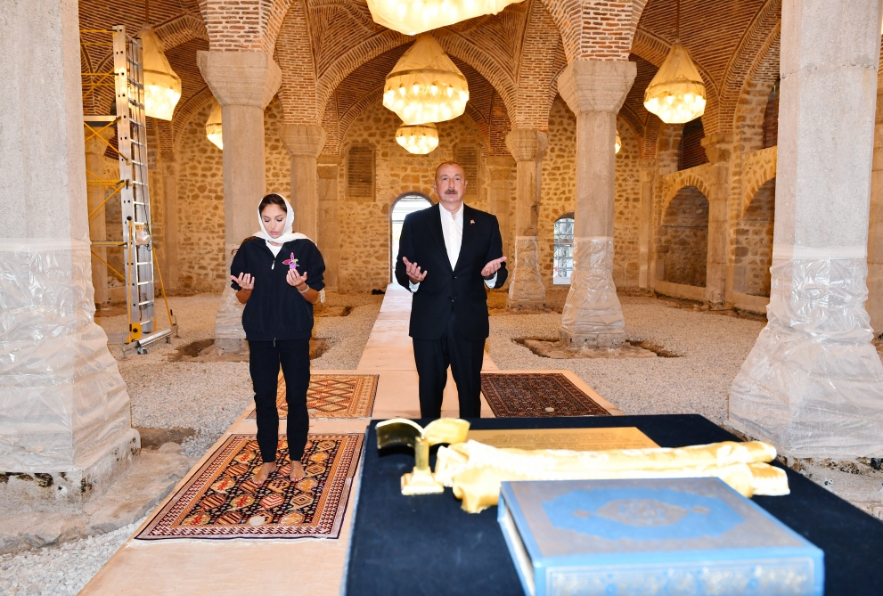 Prezident və xanımı Yuxarı Gövhərağa məscidində - FOTO