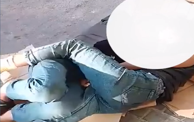 DİN küçədə bir-birinə sığınan uşaqları AXTARIR