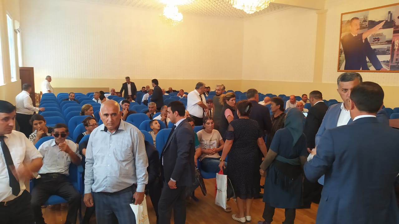 Goranboyda icra başçısı vətəndaşları qəbul edib