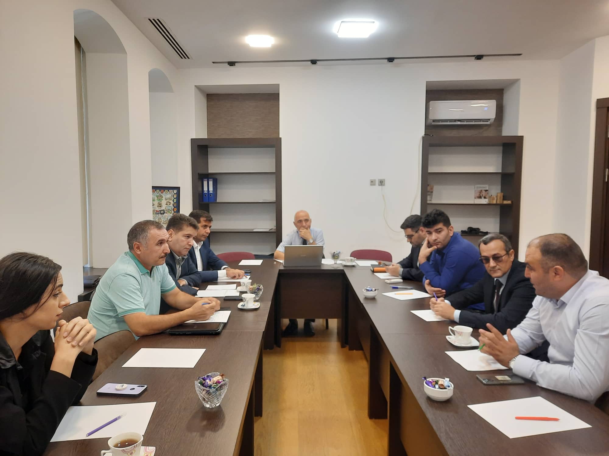 Dərsliklərlə bağlı sərt müzakirə - FOTOLAR