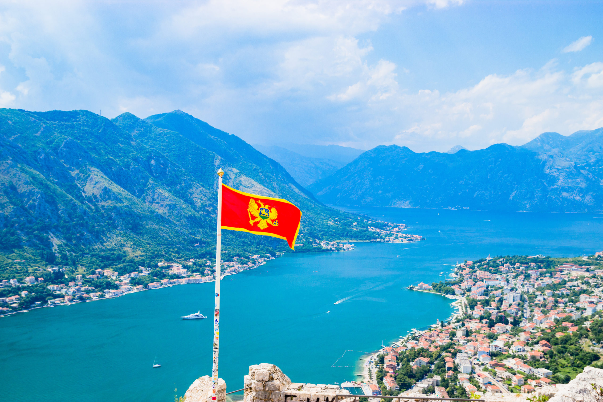 Monteneqro daha 6 rus diplomatı ölkədən qovdu