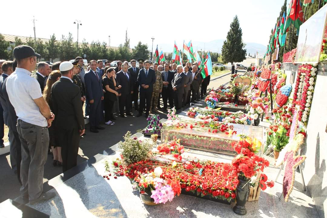 Kəlbəcərli şəhidlərin məzarları ziyarət edilib - FOTOLAR