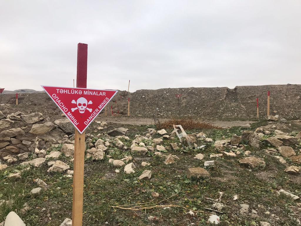 Minaya düşən fəhlənin barmaqları amputasiya edilib