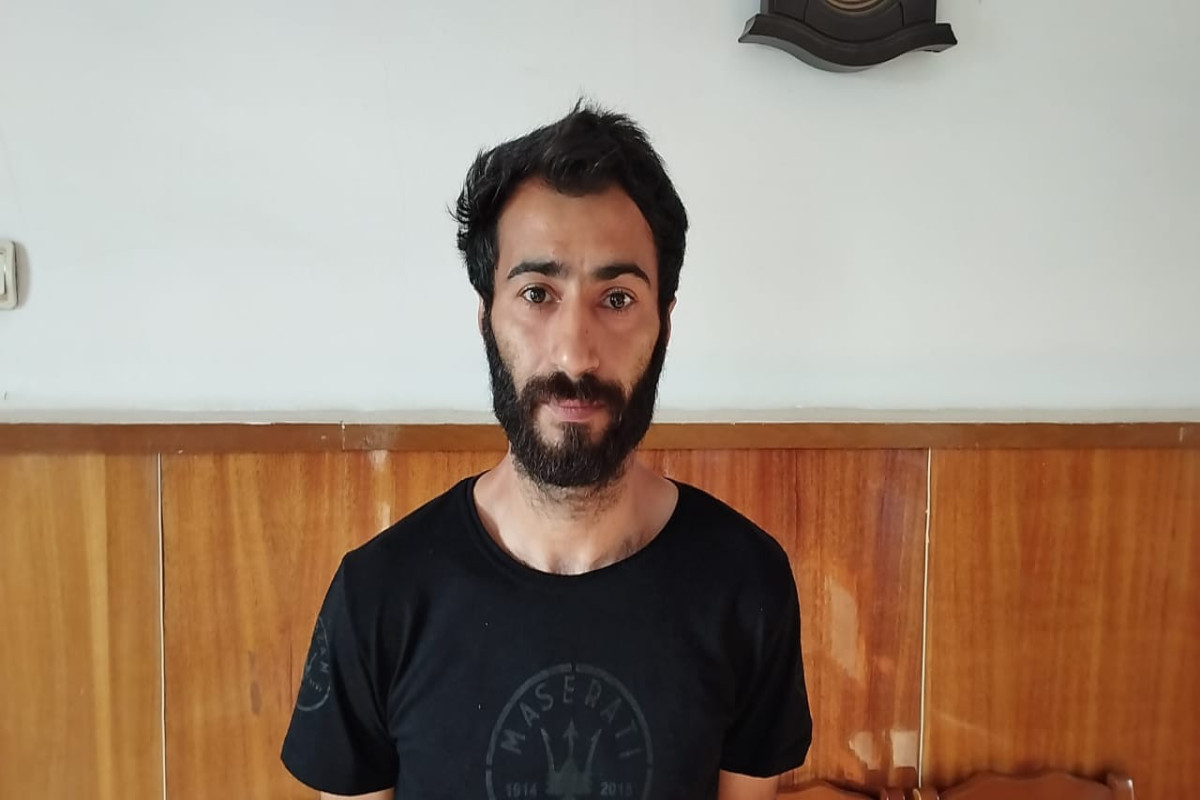 Əmisinin evindən oğurluq etdi