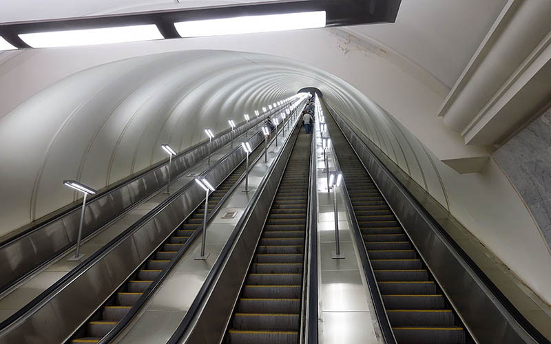 Bakı metrosunda eskalator dayandı - Sərnişinlər üçün təhlükə