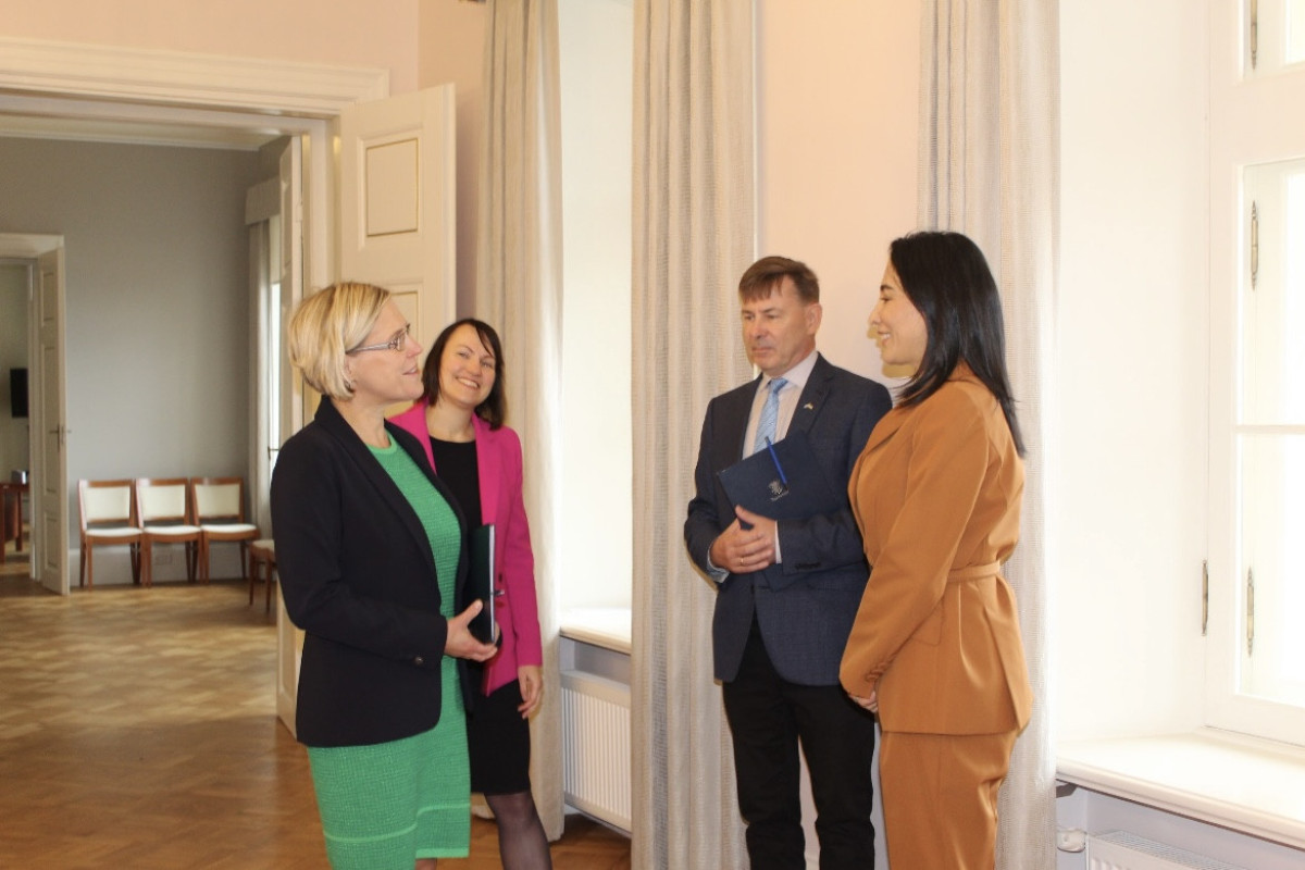 Ombudsman Estoniya rəsmiləri ilə görüşlər keçirib