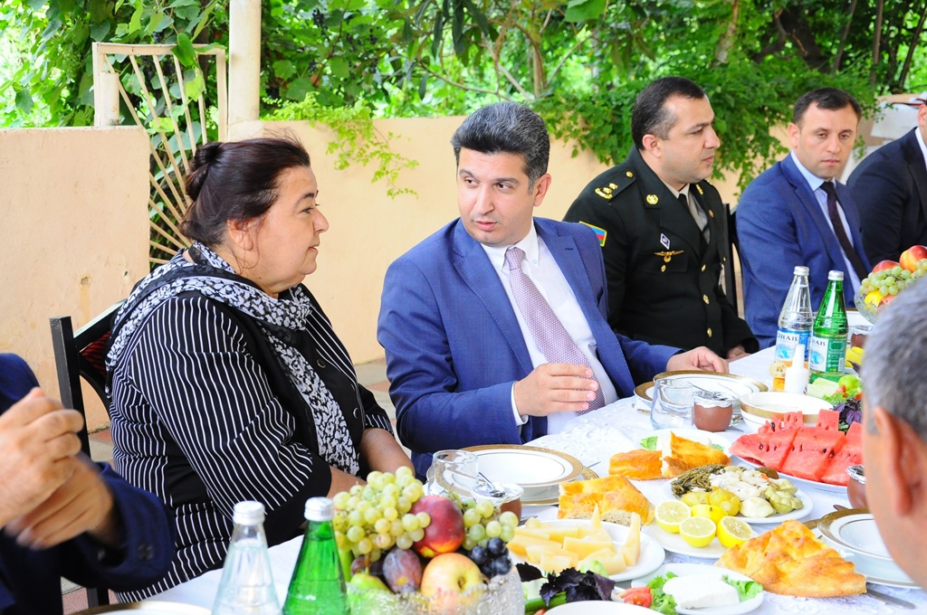 İcra başçısı Şəhid ailələri və qazilərlə görüşüb - FOTOLAR