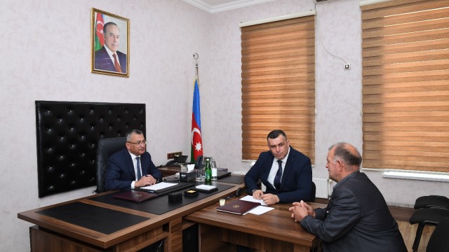 Rövşən Rzayev vətəndaşları qəbul etdi - FOTO