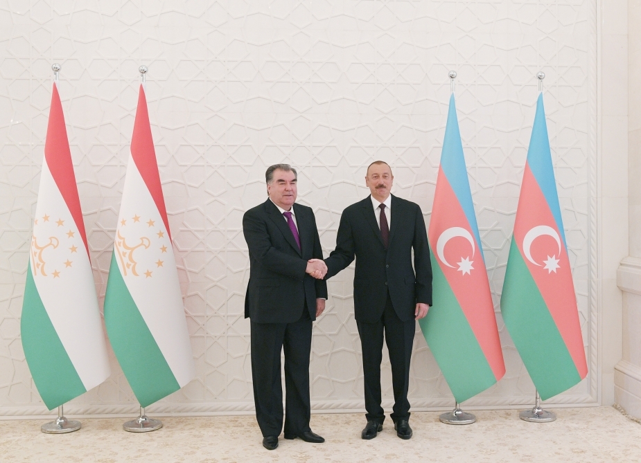 İlham Əliyev Emoməli Rəhmona zəng etdi