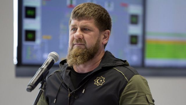 Kadırov Rusiyadan qaçan kişiləri təhqir etdi: “Ətək geyinin!”